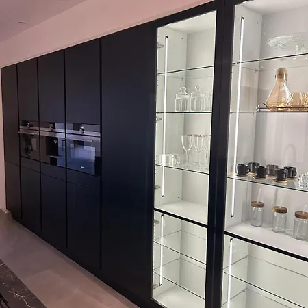 Moderne Luxueuse Avec Piscine Μπεζιέ