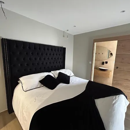 Moderne Luxueuse Avec Piscine Μπεζιέ